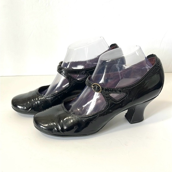 Clarks Shoes - Clarks Indigo Black Patent Leather Mary Jane Pumps Heels Shoe Retro Size 9M